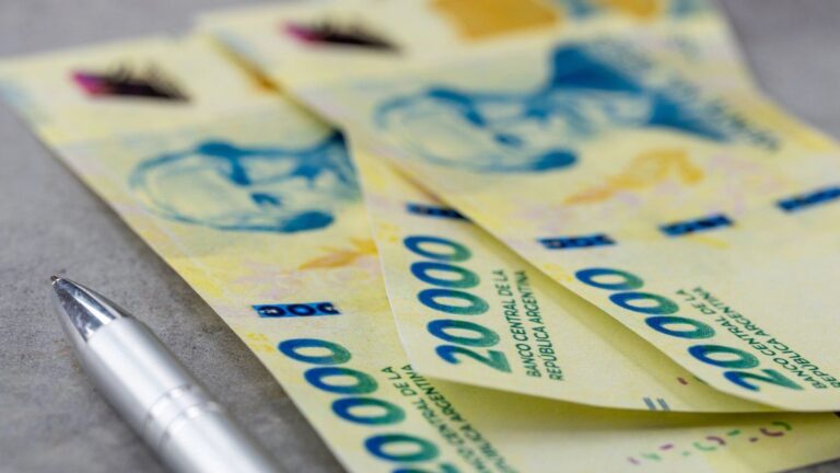 La city advierte sobre la sustentabilidad de la deuda pesos por la supertasa y la capitalización de intereses