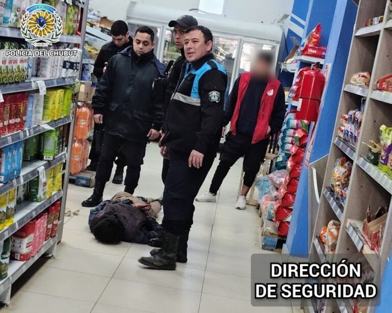 Chubut: estaba borracho, rompió el vidrio de un comercio a patadas y terminó detenido