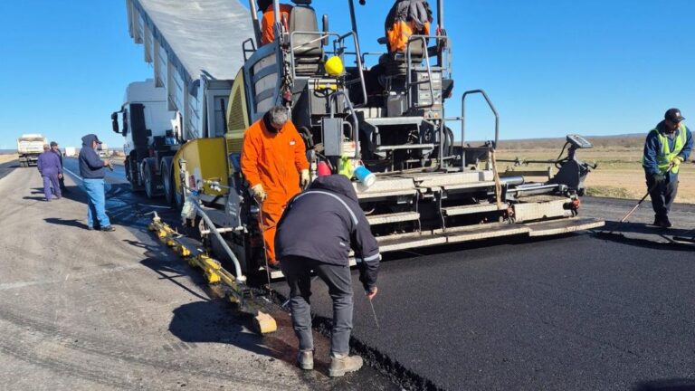 Pavimentan los 13 km que restan  en la doble vía Trelew- Madryn