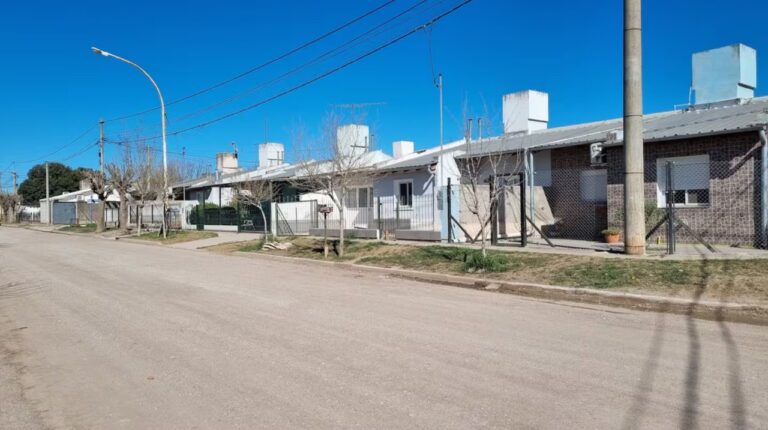 Rescataron a una mujer desnutrida y con signos de maltrato: su esposo y su hija fueron detenidos