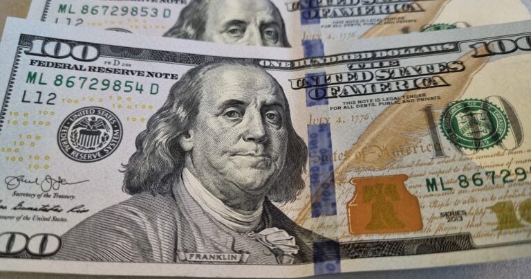 El día después del «apretón monetario» el dólar sigue quieto, pero se hunden las acciones