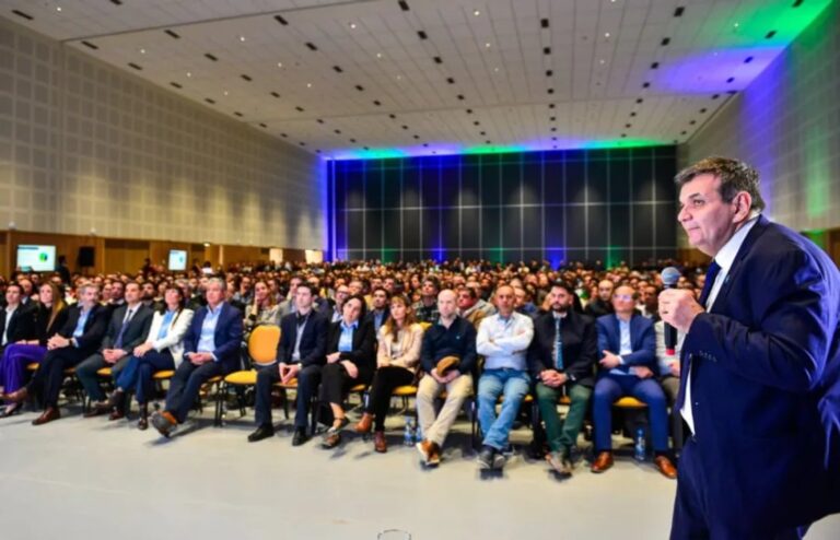 Koenig presentó el modelo neuquino: superávit, menos deuda y más infraestructura