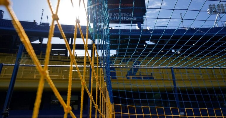 Las inéditas fotos de Maradona en la Bombonera