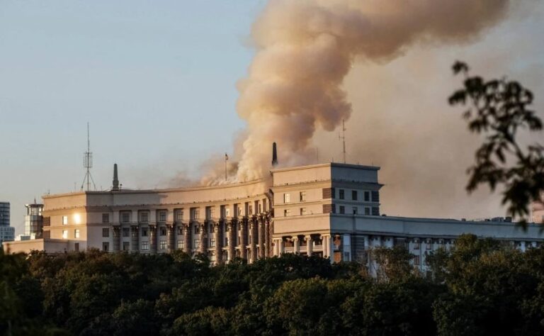 Rusia lanzó un poderoso ataque contra Kiev con más de 800 drones y 13 misiles: hay dos muertos y 17 heridos
