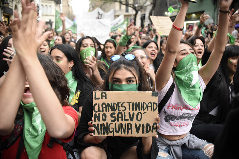 Juicio a una médica que denunció a una paciente con un aborto espontáneo