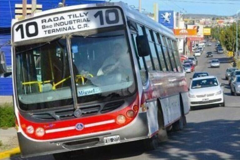 Paro de colectivos en Expreso Rada Tilly: la UTA paralizó el servicio por deudas en los sueldos