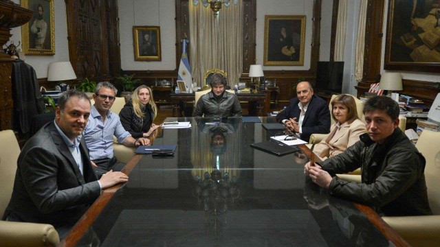 Milei ratificó su plan político rumbo a las elecciones de octubre, tras la contundente derrota en Buenos Aires