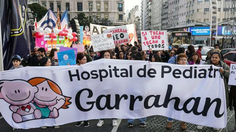 En medio del debate por la Emergencia Pediátrica, anunciaron un aumento para el personal del Hospital Garrahan