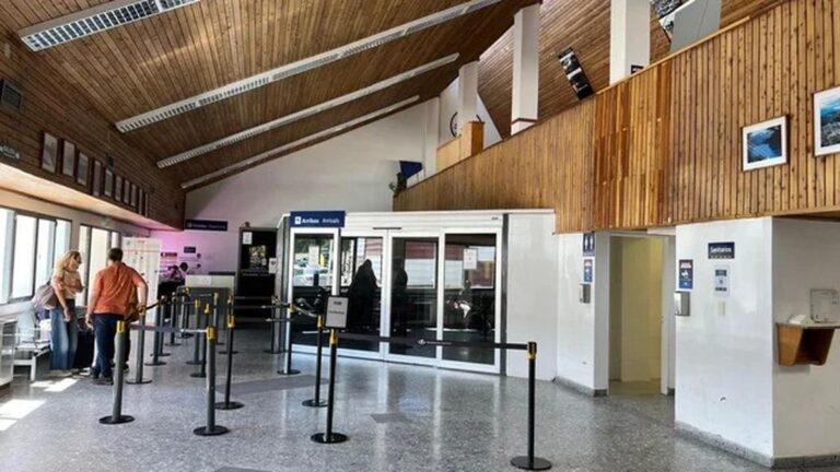 Torres se reúne con Milei: le reclamará por el aeropuerto de Esquel