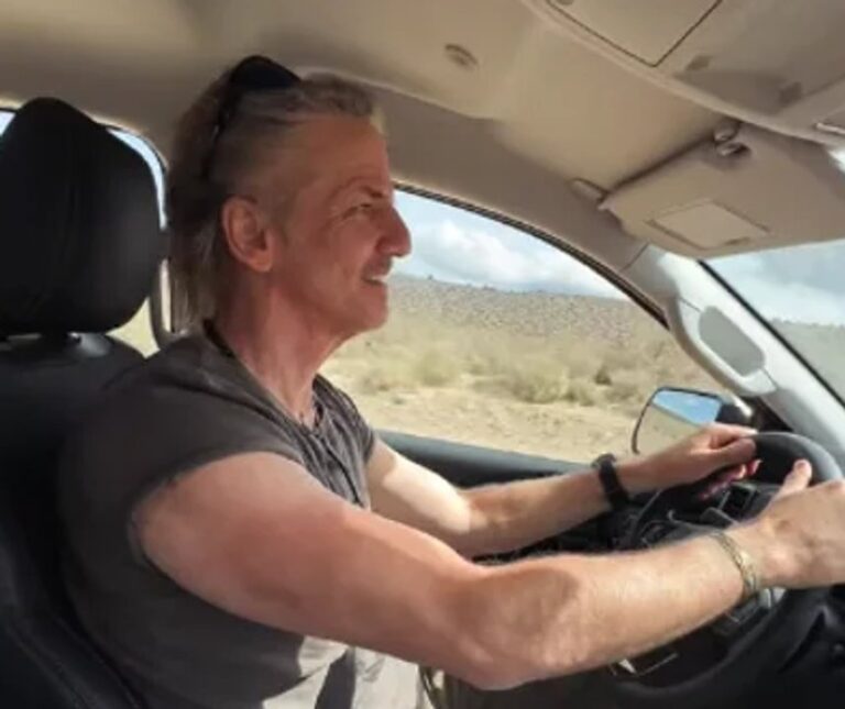 Facundo Arana se enamoró de la cordillera de Chubut al visitar el Campo de Tulipanes y Piedra Parada