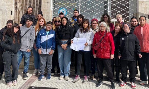 Emergencia Climática: vecinos de Comodoro reunieron miles de firmas contra la corrupción y se presentaron en el Concejo Deliberante