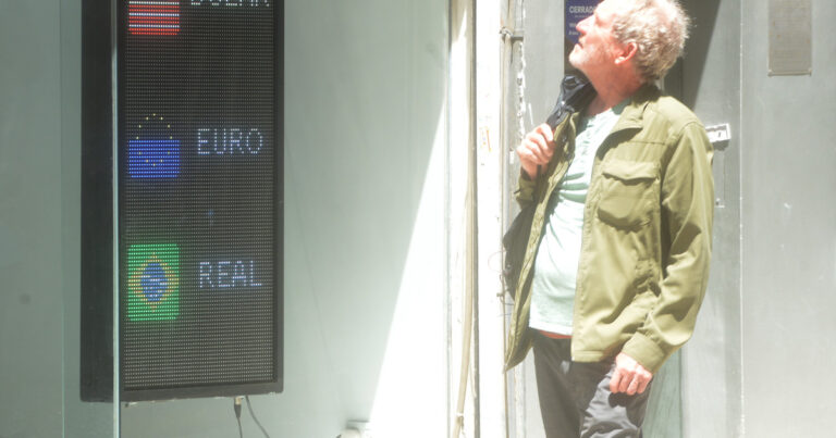 El dólar cerró en $ 1.480 y sigue la demanda de pesos de cara a los mayores gastos de fin de año