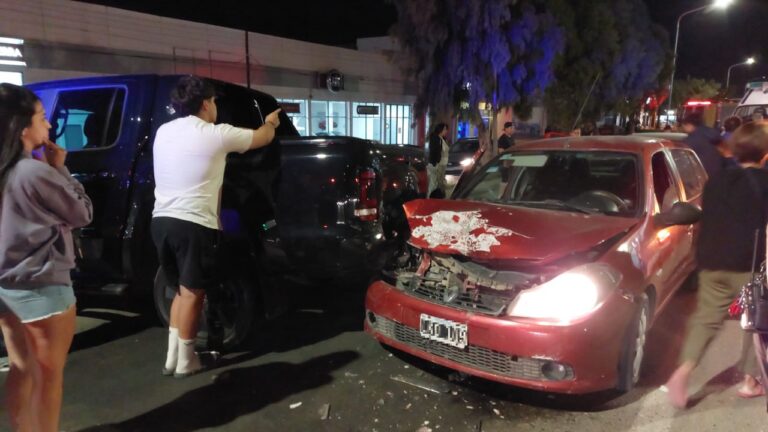 Cuatro personas resultaron heridas en Comodoro tras un impresionante choque en cadena en Ruta 3 e Yrigoyen