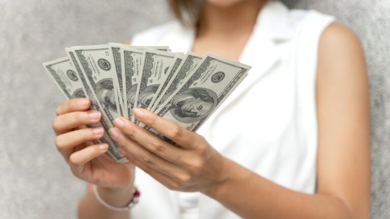 Planificá el 2026: los consejos de los expertos para ahorrar en dólares y no fallar en el intento