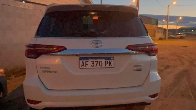 Le robaron la camioneta en plena tarde en Km 5