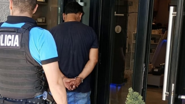 Empleados retienen a un hombre tras un intento de robo en un comercio