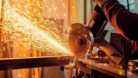 El tipo de cambio, la tasa de interés y la demanda: las variables que golpearon al sector industrial