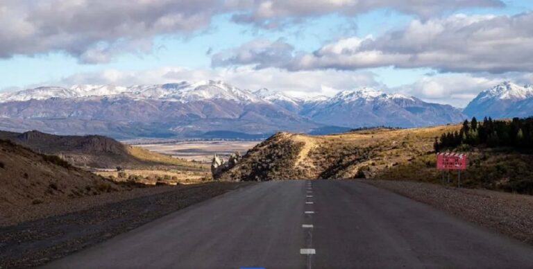 Tragedia en la Ruta 23: dos adultos mayores murieron tras el vuelco de un auto cerca de Bariloche