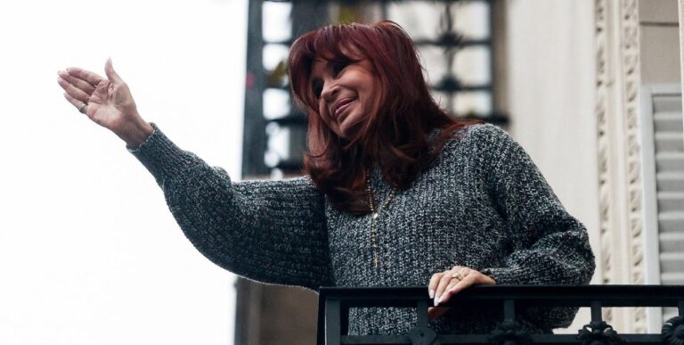 Cristina Fernández de Kirchner fue operada de apendicitis tras un traslado de urgencia