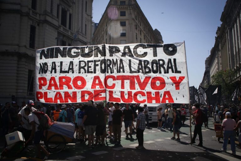 Reforma laboral, endeudamiento y ajuste: la agenda de los dueños del país