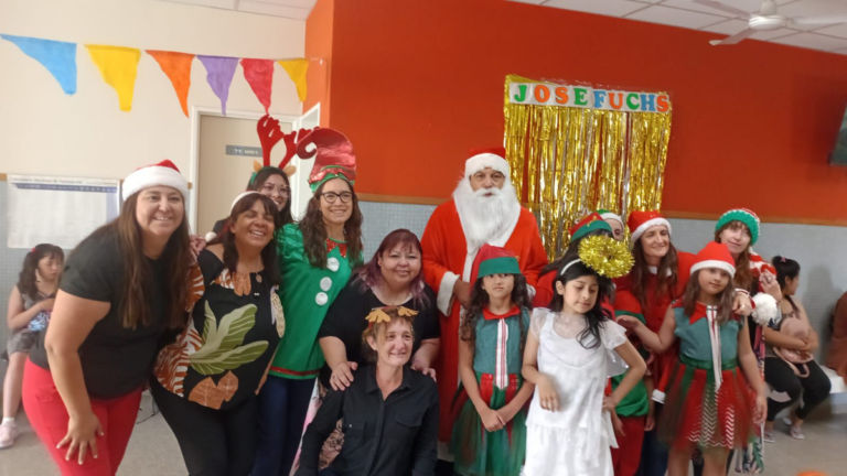 Navidad anticipada en el centro de salud del José Fuchs