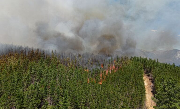 Evacuaron una zona de Epuyén y piden a los vecinos que estén preparados para abandonar sus casas