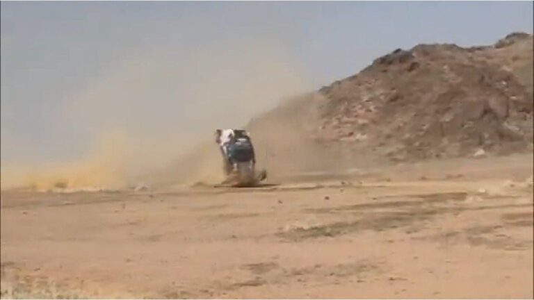 Impactante accidente en el Dakar: el auto de Jesús Calleja quedó destrozado después de dar varias vueltas y debió abandonar la competencia