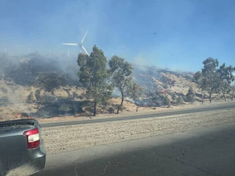 Incendio en un molino provocó fuego en pastizales y complicó el tránsito en la ruta 3 de Comodoro