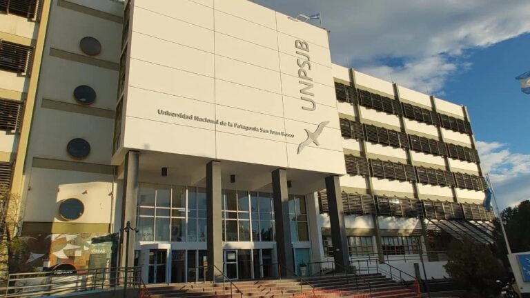 La UNPSJB conformó una comisión científica para analizar minuto a minuto el derrumbe del Cerro Hermitte