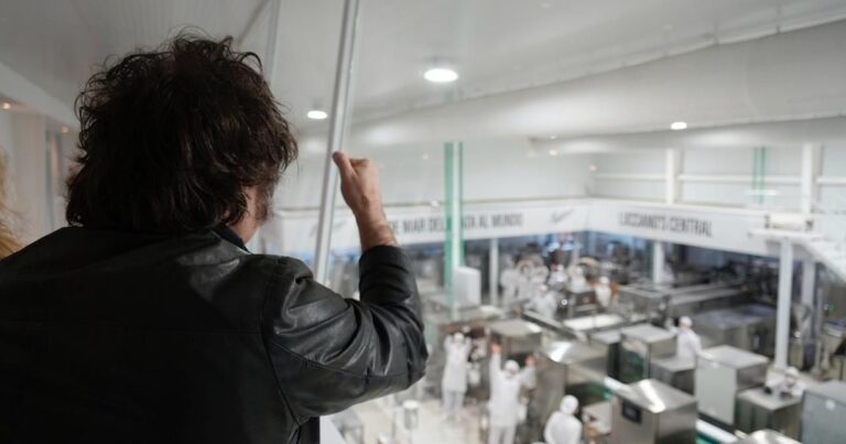 Milei estiró su gira en Mar del Plata: visita a una fábrica, show con Fátima Florez y arenga en el «Derecha Fest»