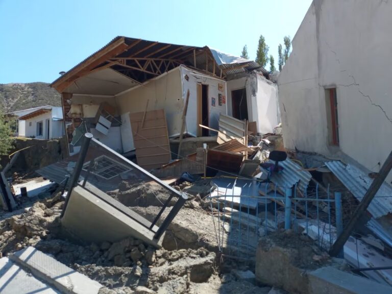 El municipio destinaría entre 350.000 y 500.000 pesos a damnificados por el deslizamiento del cerro Hermitte