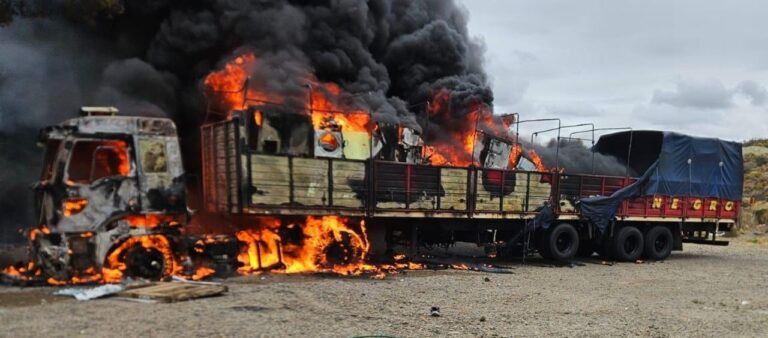 Tragedia en barrio Astra: murió un chofer tras el incendio de su camión en el kilómetro 20