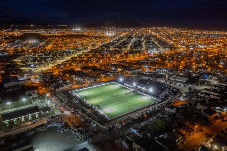 Nueva Generación estrenó su cancha de césped sintético e iluminación y consolida su crecimiento deportivo
