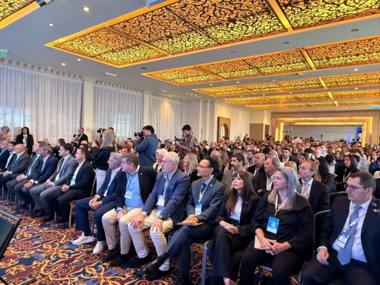 Sastre abrió el Foro PescAR con un fuerte llamado a trabajar en conjunto y a proteger los recursos pesqueros