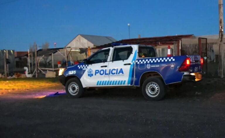 Violenta pelea en Santa Cruz: un hombre tenía el pulmón perforado y su novia terminó detenida