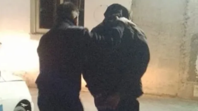 Intentó escapar tras ingresar en una vivienda y le apuntó a un policía